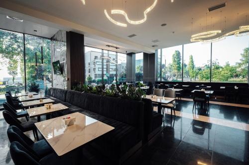 Restaurant, Panoramic Mamaia Hotel in Mamaia Restaurant, Panoramic Mamaia Hotel in Mamaia