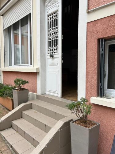 Paris Eiffel Tower et Disney apartments, parkings gratuits et securises, 10 minutes metro to Paris in Nogent-sur-Marne Paris Eiffel Tower et Disney apartments, parkings gratuits et securises, 10 minutes metro to Paris in Nogent-sur-Marne