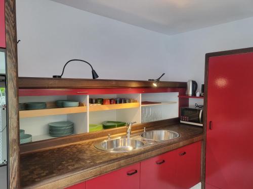 Konyha, Rigi Paradise in Vitznau, Lake access, Ferry Terminal, Rigibahn, Restaurants all 2 minutes walking d in Vitznau Konyha, Rigi Paradise in Vitznau, Lake access, Ferry Terminal, Rigibahn, Restaurants all 2 minutes walking d in Vitznau