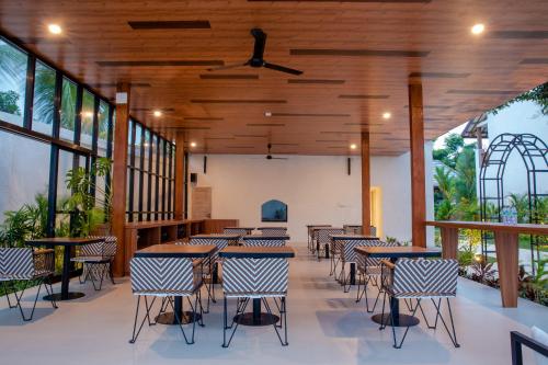 Restaurant, Ratan Hotel Uluwatu in Uluwatu Restaurant, Ratan Hotel Uluwatu in Uluwatu