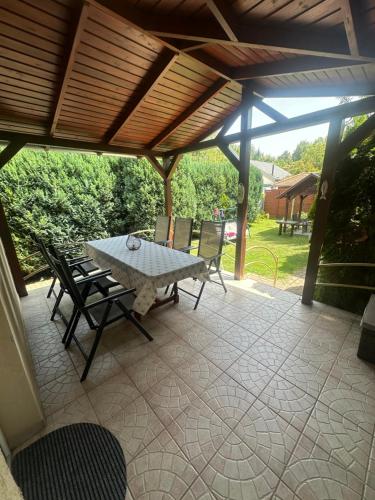 Orsolya Nyaralohaz in Balatonszarszo Orsolya Nyaralohaz in Balatonszarszo