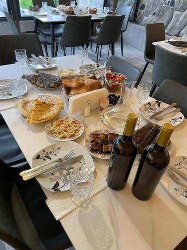 Ruoka ja Juomat, Hotel Tsiskari in Tmogvi Ruoka ja Juomat, Hotel Tsiskari in Tmogvi