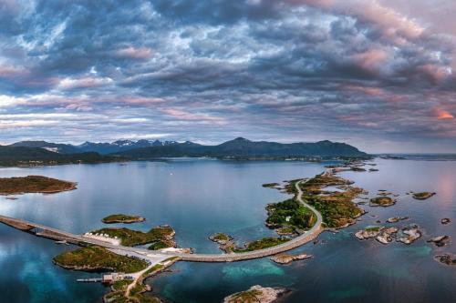 Myrbø Gard Summer Apartment For Rent, Close To The Atlantic Ocean Road in Farstad Myrbø Gard Summer Apartment For Rent, Close To The Atlantic Ocean Road in Farstad