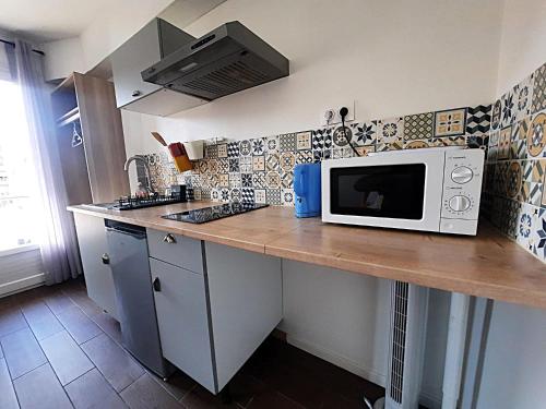 La chambre 2, Climatisee AC, Calme, Cuisine privee near Monastere de Cimiez La chambre 2, Climatisee AC, Calme, Cuisine privee near Monastere de Cimiez