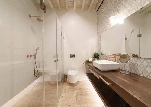 Bathroom, Napoleon suites in Acre Bathroom, Napoleon suites in Acre