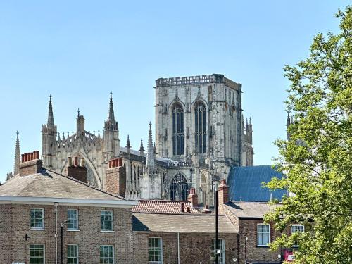 Fifth Quarter Apartment with Free Parking