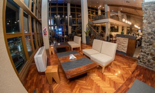 로비, 호텔 알바트로스 (Hotel Albatros) in 우수아이아 로비, 호텔 알바트로스 (Hotel Albatros) in 우수아이아