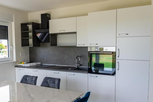 Konyha, Baden Resort Bašanija, Umag-with Sea View, Parking and 300m from the beach (Baden Resort Basanija, Umag-with Sea View, Parking and 300m from the beach) in Basanija Konyha, Baden Resort Bašanija, Umag-with Sea View, Parking and 300m from the beach (Baden Resort Basanija, Umag-with Sea View, Parking and 300m from the beach) in Basanija