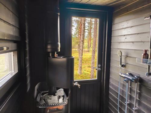Lapland Riverside Cabin MUSTIKKA, Yllas, Tiny Home with Sauna, Fireplace, Terrace, BBQ, Wifi, Ski, F in Kuertunturi Lapland Riverside Cabin MUSTIKKA, Yllas, Tiny Home with Sauna, Fireplace, Terrace, BBQ, Wifi, Ski, F in Kuertunturi
