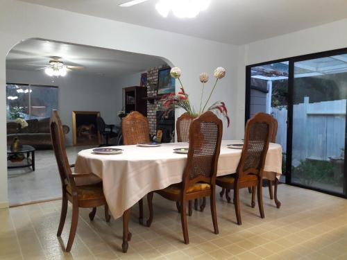設施, Cozy, Quiet Home in Family-Friendly Neighborhood! in 貝尼西亞 設施, Cozy, Quiet Home in Family-Friendly Neighborhood! in 貝尼西亞