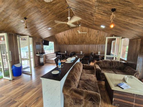 مرافق, Da Shack in ماندي مرافق, Da Shack in ماندي