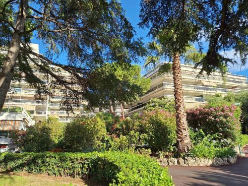 JUAN LES PINS Charming in Le Ponteil JUAN LES PINS Charming in Le Ponteil