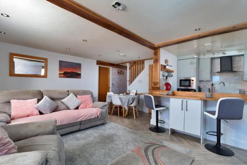 Finest Retreats - Abbeyview in High Hawsker Finest Retreats - Abbeyview in High Hawsker