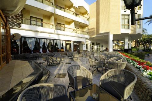 מרפסת, Regina Resort & Aqua Park Hurghada in הורגאדה מרפסת, Regina Resort & Aqua Park Hurghada in הורגאדה