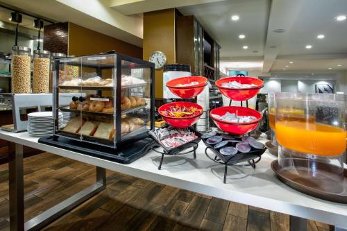Food and beverages, Hilton Garden Inn Benton Harbor St. Joseph in Benton Harbor (MI) Food and beverages, Hilton Garden Inn Benton Harbor St. Joseph in Benton Harbor (MI)