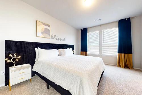 Modern & Stylish Retreat Near Downtown- New Home