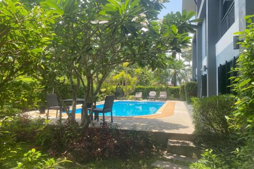 Swimming pool, Friendly Hotel Krabi in Ao Num Mao Bay Swimming pool, Friendly Hotel Krabi in Ao Num Mao Bay