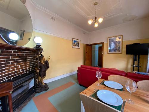 3 Bedroom Unit in the Heart of Beautiful Northcote in Fairfield 3 Bedroom Unit in the Heart of Beautiful Northcote in Fairfield