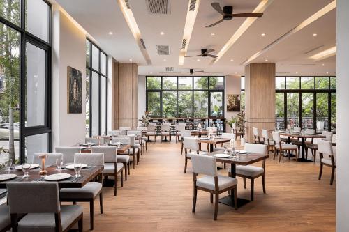 Restaurant, RIVA Hotel SHV in Sihanoukville Restaurant, RIVA Hotel SHV in Sihanoukville