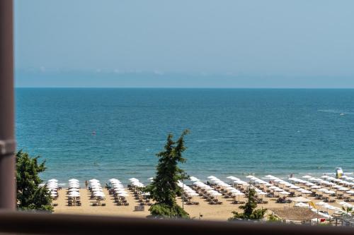 Single Room with Balcony - Free Beach Access image 5