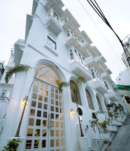 Grandrosse Boutique - Pichola Lake Facing Hotel in Udaipur Grandrosse Boutique - Pichola Lake Facing Hotel in Udaipur