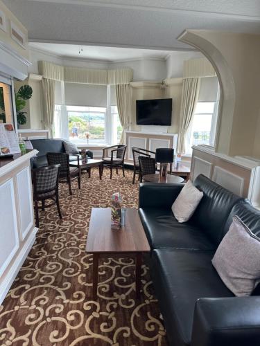 Pub/Lounge, The Clifton Hotel Scarborough in Scarborough Pub/Lounge, The Clifton Hotel Scarborough in Scarborough