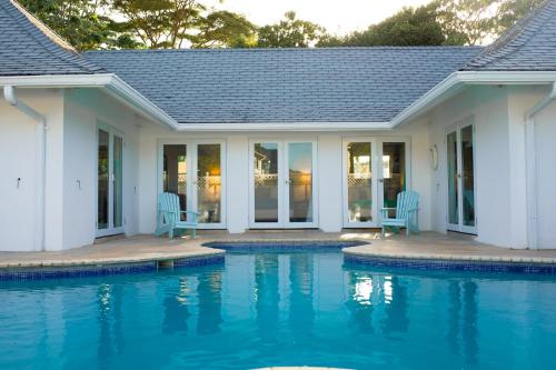 Uitzicht, The Heart Villa, Exquisite Pool to Relax & Unwind in Buccoo Uitzicht, The Heart Villa, Exquisite Pool to Relax & Unwind in Buccoo
