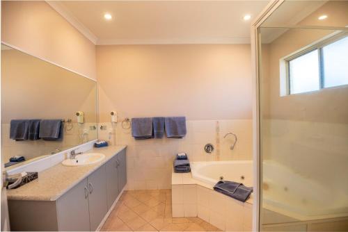 Kamar Mandi, Bunbury Apartment Motel in Bunbury Kamar Mandi, Bunbury Apartment Motel in Bunbury