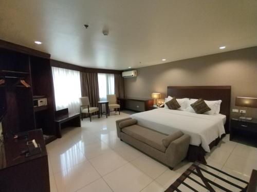 Mandarin Plaza Hotel in Cebu City Mandarin Plaza Hotel in Cebu City