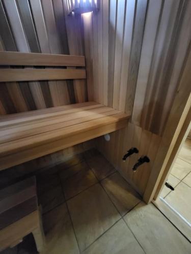 Ramus poilsis miške su kedro pirtimi ir kubilu (Ramus poilsis miske su kedro pirtimi ir kubilu) in 普瓦奇艾 Ramus poilsis miške su kedro pirtimi ir kubilu (Ramus poilsis miske su kedro pirtimi ir kubilu) in 普瓦奇艾