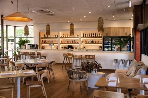 Εστιατόριο, Contour Hotel in Κατρίν Εστιατόριο, Contour Hotel in Κατρίν