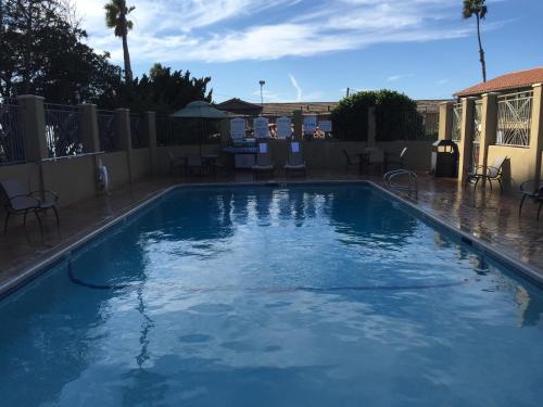 Swimming pool, PB Surf Beachside Inn in Pacific Beach Swimming pool, PB Surf Beachside Inn in Pacific Beach