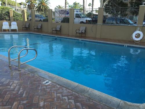 Swimming pool, PB Surf Beachside Inn in Pacific Beach Swimming pool, PB Surf Beachside Inn in Pacific Beach