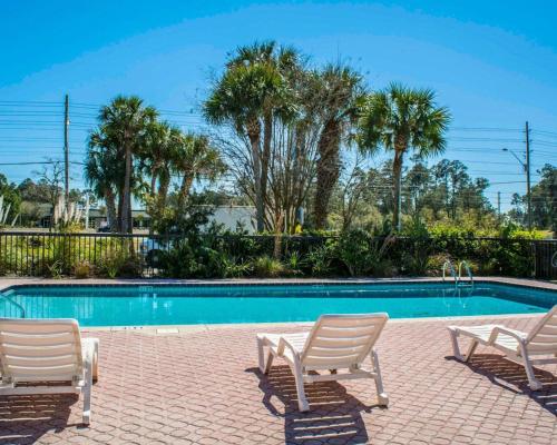 Úszómedence, Quality Inn in Spring Hill (Florida) Úszómedence, Quality Inn in Spring Hill (Florida)