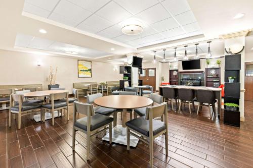 餐飲選擇, 阿賓登I - 81舒適套房酒店 (Comfort Suites Abingdon I-81) in 弗吉尼亞州阿賓登 (VA) 餐飲選擇, 阿賓登I - 81舒適套房酒店 (Comfort Suites Abingdon I-81) in 弗吉尼亞州阿賓登 (VA)