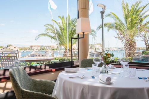 餐廳, Relais et Châteaux Thalasso & Spa Ile de la Lagune (Relais et Chateaux Thalasso & Spa Ile de la Lagune) in 聖西普里安 餐廳, Relais et Châteaux Thalasso & Spa Ile de la Lagune (Relais et Chateaux Thalasso & Spa Ile de la Lagune) in 聖西普里安