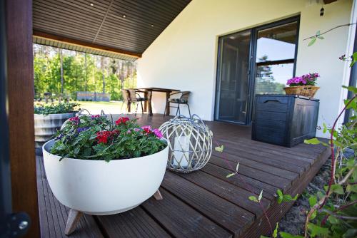 Erkély/terasz, Biały Domek Sucha Rzeczka (Bialy Domek Sucha Rzeczka) in Serwy Erkély/terasz, Biały Domek Sucha Rzeczka (Bialy Domek Sucha Rzeczka) in Serwy