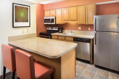 Kitchen, Residence Inn Orlando Altamonte Springs/Maitland in Winter Park / Altamonte Springs Kitchen, Residence Inn Orlando Altamonte Springs/Maitland in Winter Park / Altamonte Springs
