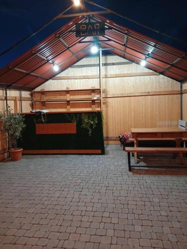 Wild Rest in 阿博維揚 Wild Rest in 阿博維揚