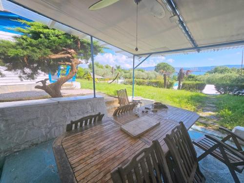 Erkély/terasz, SEAFRONT BUNGALOW with POOL in Ankaran Erkély/terasz, SEAFRONT BUNGALOW with POOL in Ankaran