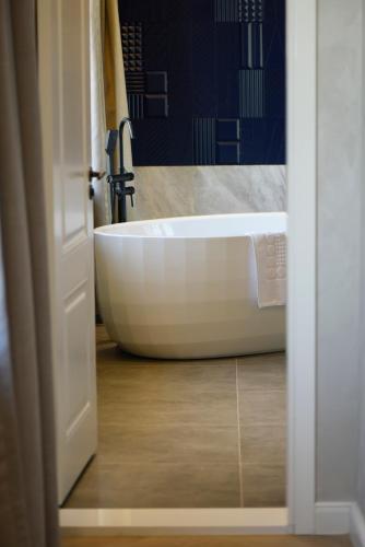 חדר אמבטיה, Ulaanbaatar Hotel in אולן בטור חדר אמבטיה, Ulaanbaatar Hotel in אולן בטור