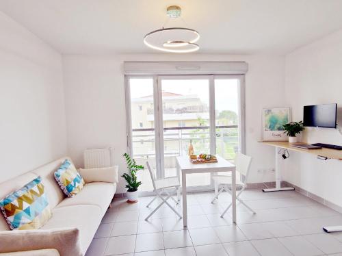 Bright & calm sea-view apartment in La Fontonne Bright & calm sea-view apartment in La Fontonne