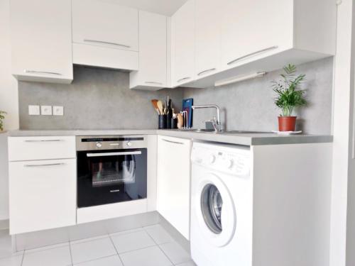 Bright & calm sea-view apartment in La Fontonne Bright & calm sea-view apartment in La Fontonne