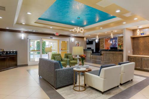 Lobby, Best Western Plus Wasco Inn & Suites in Wasco Lobby, Best Western Plus Wasco Inn & Suites in Wasco