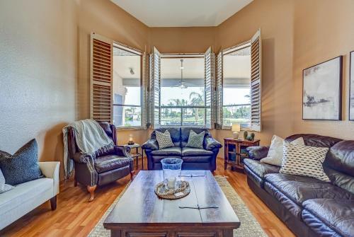 CRESCENT - Stunning Lake View with Pool, BBQ and Sunsets in ซันเลค CRESCENT - Stunning Lake View with Pool, BBQ and Sunsets in ซันเลค