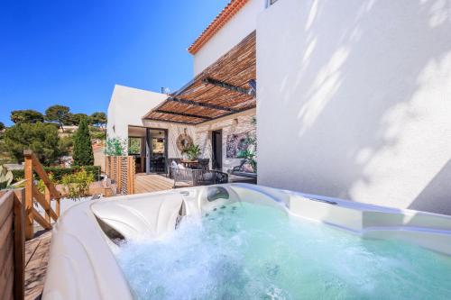 Osmoz Port-Pin par Dodo à Cassis