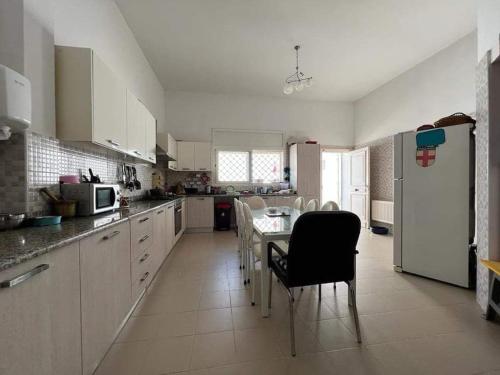 Luxurious villa with pool and beach access in Chatt Mariem Luxurious villa with pool and beach access in Chatt Mariem