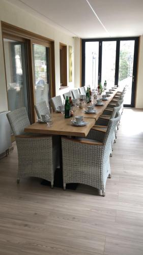 Étterem, Rheinliebe Bistro und Pension in Lorch-Lorchhausen Étterem, Rheinliebe Bistro und Pension in Lorch-Lorchhausen