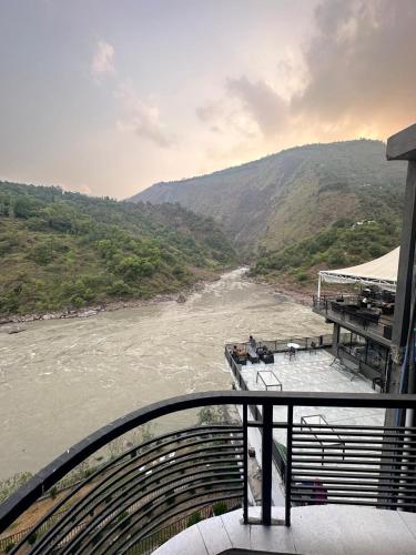 La Orilla Hotel & Restaurant in ムザファラバード La Orilla Hotel & Restaurant in ムザファラバード