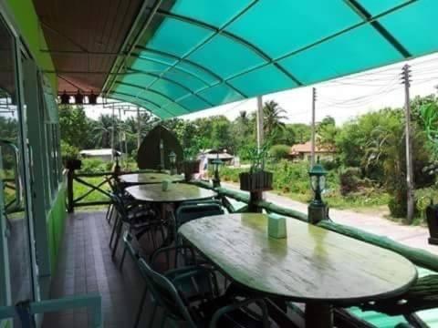 โรงแรมตะวันไท near Tiger Cave Temple (Wat Tham Suea) โรงแรมตะวันไท near Tiger Cave Temple (Wat Tham Suea)